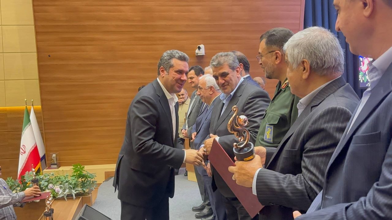 مهندس حامد امینی هراتی مدیرعامل واحد نمونه صنعتی هلدینگ طب پلاستیک نوین 3 IMG 20260820 215023 753